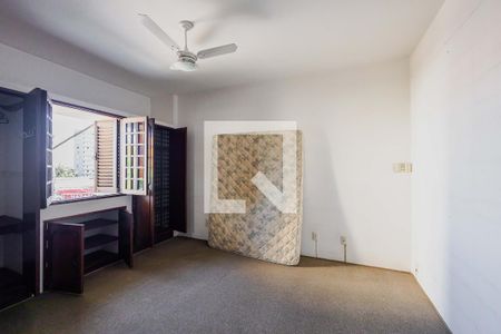 Casa à venda com 240m², 3 quartos e 4 vagasSuíte