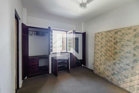 Casa à venda com 240m², 3 quartos e 4 vagasSuíte