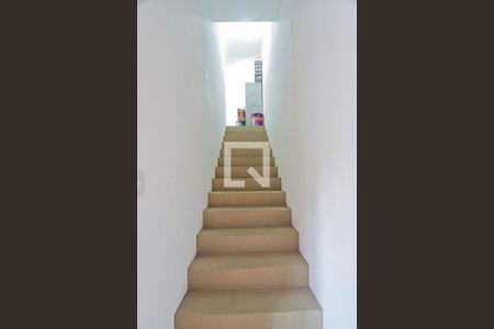 Casa à venda com 450m², 1 quarto e 6 vagas Casa à venda com 450m², 1 quarto e 6 vagasEscada