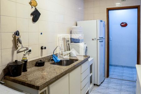 Cozinha de apartamento para alugar com 2 quartos, 72m² em Jardim Virgínia, Guarujá