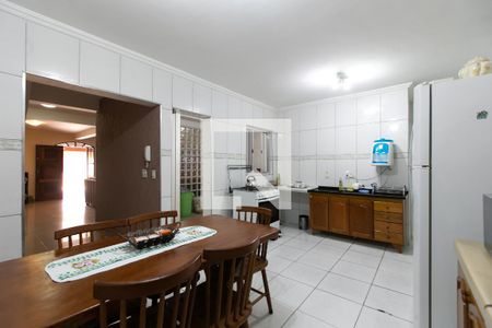 Casa à venda com 250m², 3 quartos e 3 vagasCozinha 