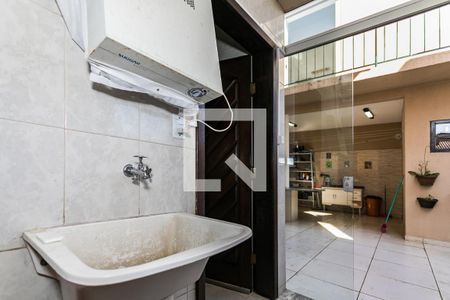 Casa de condomínio para alugar com 100m², 4 quartos e 2 vagas Casa de condomínio para alugar com 100m², 4 quartos e 2 vagasÁrea de Serviço