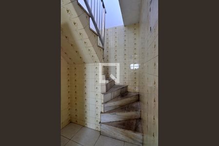 Casa para alugar com 80m², 3 quartos e 1 vagaEscada