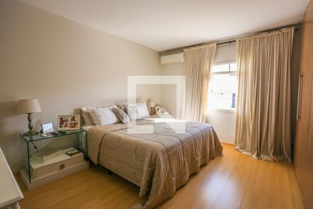 Casa à venda com 260m², 3 quartos e 2 vagasSuite
