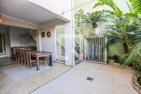 Casa à venda com 260m², 3 quartos e 2 vagasQuintal com Churrasqueira