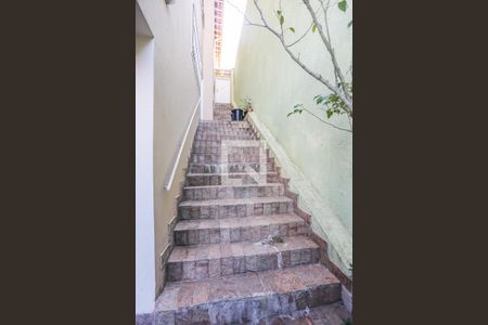 Casa à venda com 260m², 3 quartos e 2 vagasEscada