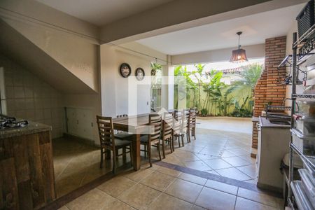 Casa à venda com 260m², 3 quartos e 2 vagasQuintal com Churrasqueira