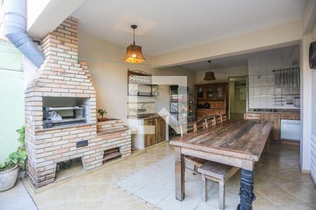 Casa à venda com 260m², 3 quartos e 2 vagasQuintal com Churrasqueira