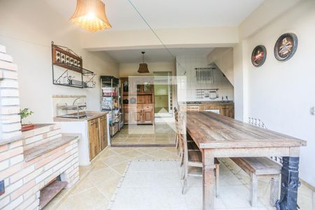 Casa à venda com 260m², 3 quartos e 2 vagasQuintal com Churrasqueira