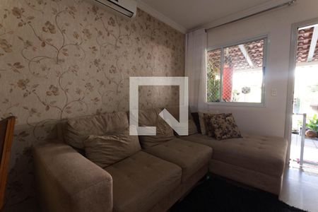 Sala de casa de condomínio para alugar com 2 quartos, 90m² em Setor Centro Oeste, Goiânia