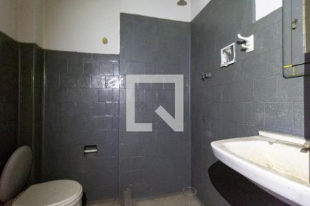 Banheiro de kitnet/studio para alugar com 1 quarto, 34m² em Centro, Rio de Janeiro