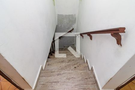 Casa à venda com 153m², 3 quartos e 4 vagasEscada