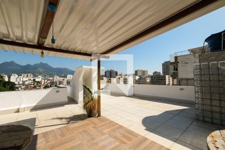 Casa à venda com 250m², 4 quartos e 1 vaga Casa à venda com 250m², 4 quartos e 1 vagaTerraço
