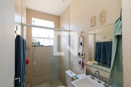 Casa à venda com 250m², 4 quartos e 1 vaga Casa à venda com 250m², 4 quartos e 1 vagaBanheiro Corredor