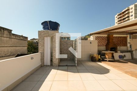 Casa à venda com 250m², 4 quartos e 1 vaga Casa à venda com 250m², 4 quartos e 1 vagaTerraço