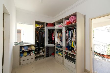 Casa à venda com 250m², 4 quartos e 1 vaga Casa à venda com 250m², 4 quartos e 1 vagaSuite