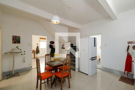 Casa à venda com 250m², 4 quartos e 1 vaga Casa à venda com 250m², 4 quartos e 1 vagaCozinha