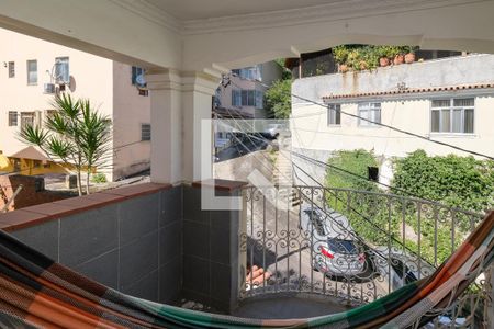 Casa à venda com 250m², 4 quartos e 1 vaga Casa à venda com 250m², 4 quartos e 1 vagavaranda