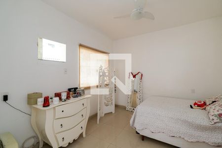 Casa à venda com 250m², 4 quartos e 1 vaga Casa à venda com 250m², 4 quartos e 1 vagaSuite