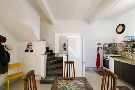 Casa à venda com 250m², 4 quartos e 1 vaga Casa à venda com 250m², 4 quartos e 1 vagaCozinha
