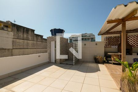 Casa à venda com 250m², 4 quartos e 1 vaga Casa à venda com 250m², 4 quartos e 1 vagaTerraço