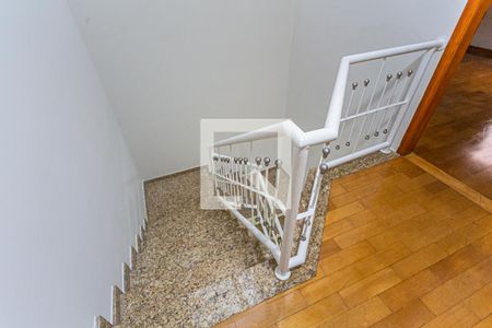 Casa à venda com 250m², 3 quartos e 5 vagas Casa à venda com 250m², 3 quartos e 5 vagasEscada Dormitórios