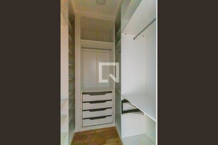 Casa à venda com 250m², 3 quartos e 5 vagas Casa à venda com 250m², 3 quartos e 5 vagasCloset da Suite