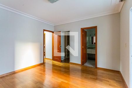 Casa à venda com 250m², 3 quartos e 5 vagas Casa à venda com 250m², 3 quartos e 5 vagasSuite