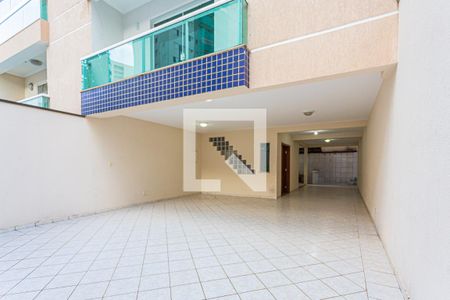 Casa à venda com 250m², 3 quartos e 5 vagas Casa à venda com 250m², 3 quartos e 5 vagasGaragem