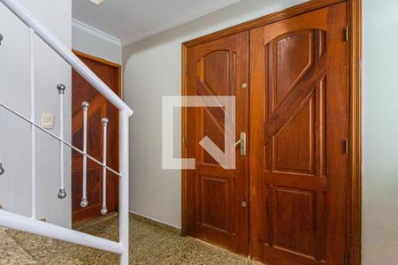 Casa à venda com 250m², 3 quartos e 5 vagas Casa à venda com 250m², 3 quartos e 5 vagasEscada Sala / Garagem