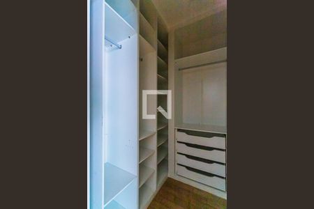 Casa à venda com 250m², 3 quartos e 5 vagas Casa à venda com 250m², 3 quartos e 5 vagasCloset da Suite