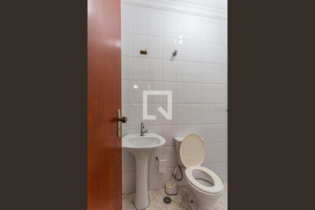 Casa à venda com 250m², 3 quartos e 5 vagas Casa à venda com 250m², 3 quartos e 5 vagasBanheiro de Serviço