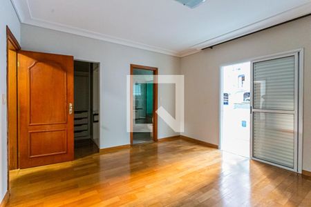 Casa à venda com 250m², 3 quartos e 5 vagas Casa à venda com 250m², 3 quartos e 5 vagasSuite