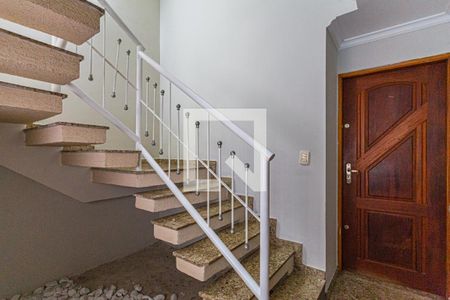 Casa à venda com 250m², 3 quartos e 5 vagas Casa à venda com 250m², 3 quartos e 5 vagasEscada Sala / Garagem