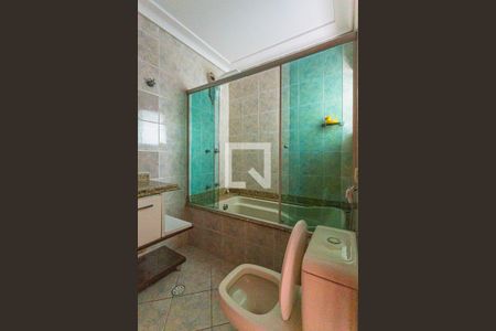 Casa à venda com 250m², 3 quartos e 5 vagas Casa à venda com 250m², 3 quartos e 5 vagasBanheiro da Suite