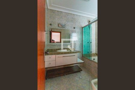 Casa à venda com 250m², 3 quartos e 5 vagas Casa à venda com 250m², 3 quartos e 5 vagasBanheiro da Suite