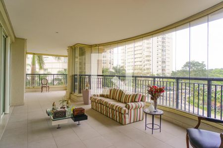 Apartamento à venda com 333m², 4 quartos e 3 vagasVaranda da Sala