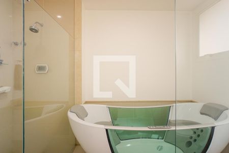 Apartamento à venda com 333m², 4 quartos e 3 vagasBanheiro da Suíte 1