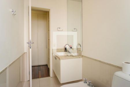 Apartamento à venda com 333m², 4 quartos e 3 vagasBanheiro da Suíte 2