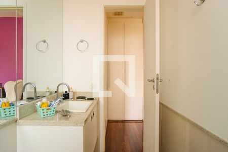 Apartamento à venda com 333m², 4 quartos e 3 vagasBanheiro da Suíte 4