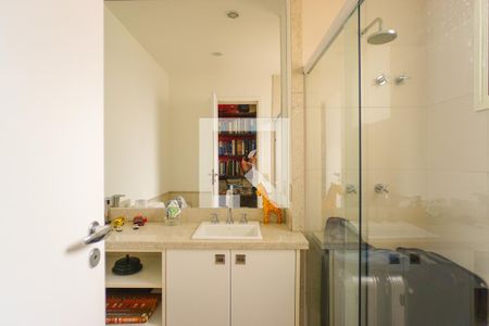 Apartamento à venda com 333m², 4 quartos e 3 vagasBanheiro da Suíte 3