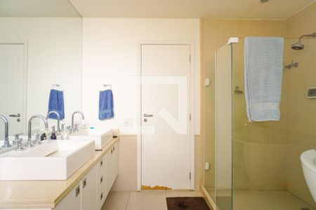 Apartamento à venda com 333m², 4 quartos e 3 vagasBanheiro da Suíte 1