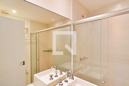 Banheiro da Suíte 1 de apartamento para alugar com 2 quartos, 72m² em Vila Andrade, São Paulo