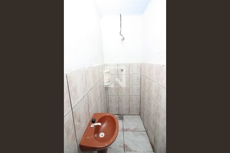 Banheiro de casa de condomínio para alugar com 1 quarto, 35m² em Vila Joao Pessoa, Porto Alegre