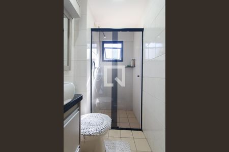 Apartamento à venda com 74m², 3 quartos e 1 vagaBanheiro do quarto 2