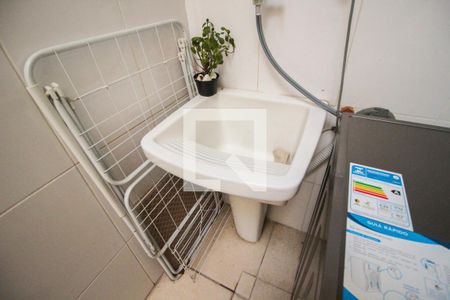 Casa de condomínio à venda com 70m², 2 quartos e 1 vagaÁrea de Serviço