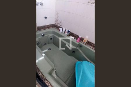 Casa à venda com 278m², 3 quartos e 4 vagas Casa à venda com 278m², 3 quartos e 4 vagasDetalhe do Banheiro da Suite