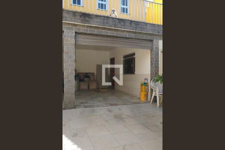 Casa à venda com 278m², 3 quartos e 4 vagas Casa à venda com 278m², 3 quartos e 4 vagasGaragem