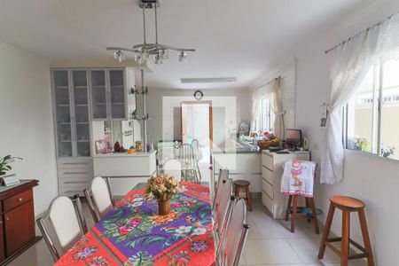 Casa à venda com 195m², 3 quartos e 4 vagasCozinha Copa