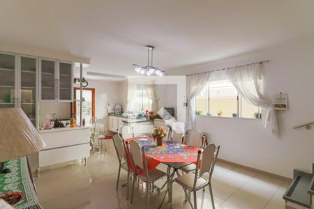 Casa à venda com 195m², 3 quartos e 4 vagasCozinha Copa